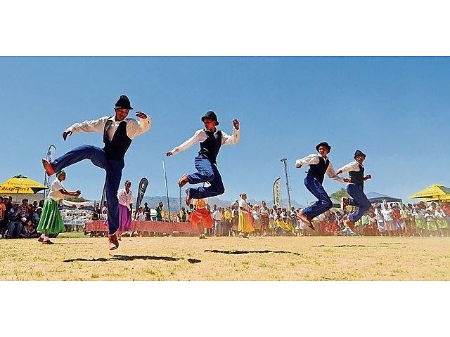 Rieldans.jpg - Die Afrikaanse Taalmuseum en -monument image Rieldans.jpg - Die Afrikaanse Taalmuseum en -monument image